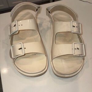 Gucci Isla Dad Sandals size 39 8-8.5 BROKEN